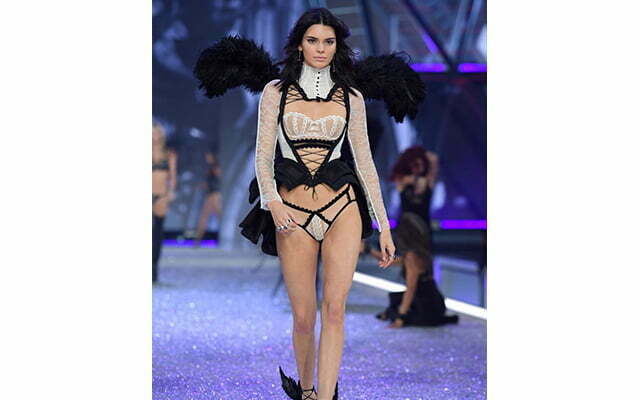 Hot to the last minute of Kendall in the show "Victoria's Secret Fashion Show"