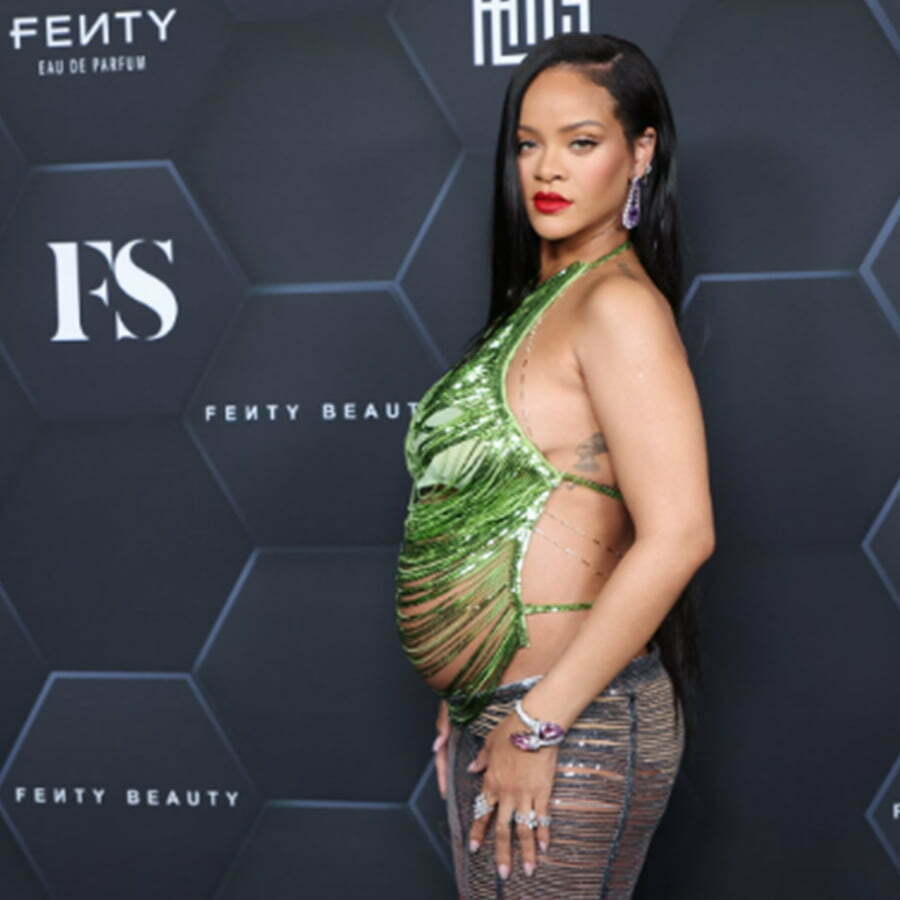 Rihanna's fashion shows off her big belly