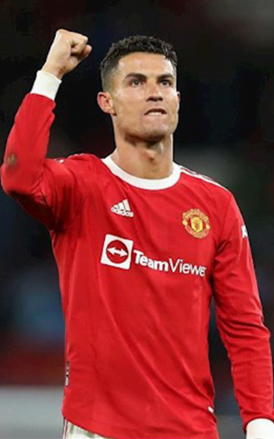 Cristiano Ronaldo wears the number 7 shirt of Manchester United for the first time
