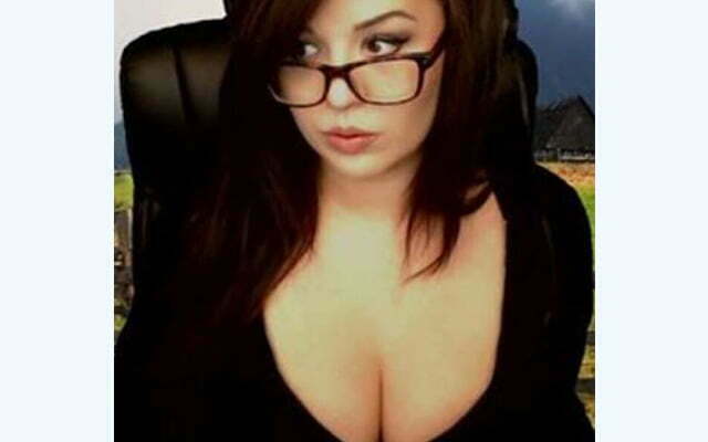 KaceyTron - female streamer with a super big round