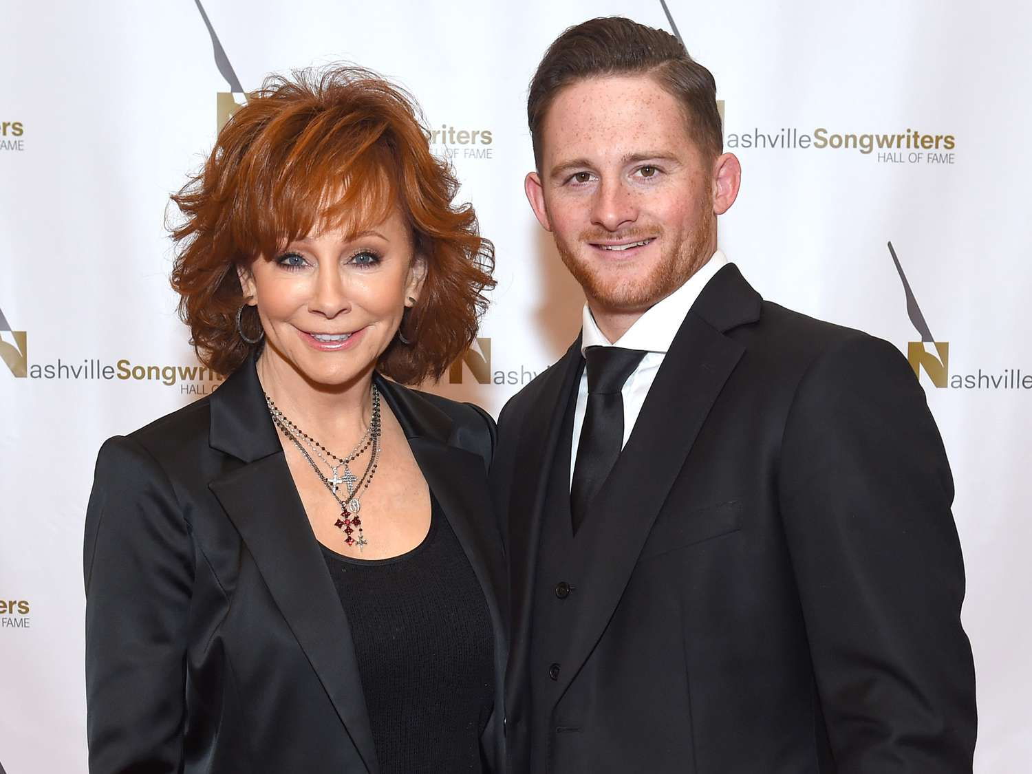 Shelby, Reba McEntire’s son, shockingly revealed that he HATES his mom ...